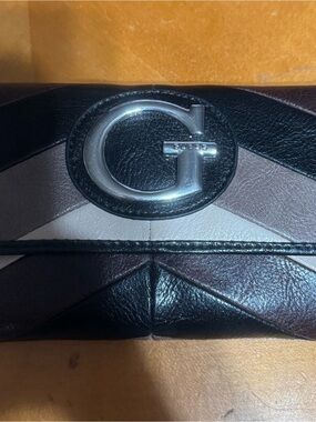Guess Chevron Leather Wallet in Black, Brown & Cream